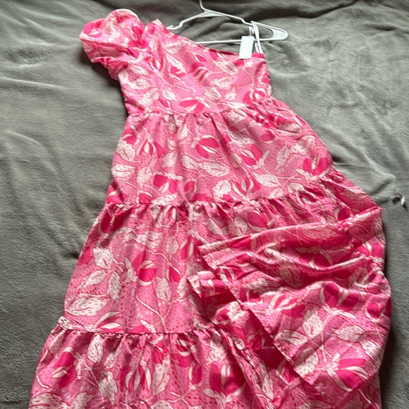 Gorgeous! NWT, one shoulder dress. - Picture 3 of 4